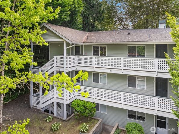 12323 NE 97th Street M, Kirkland WA 98033