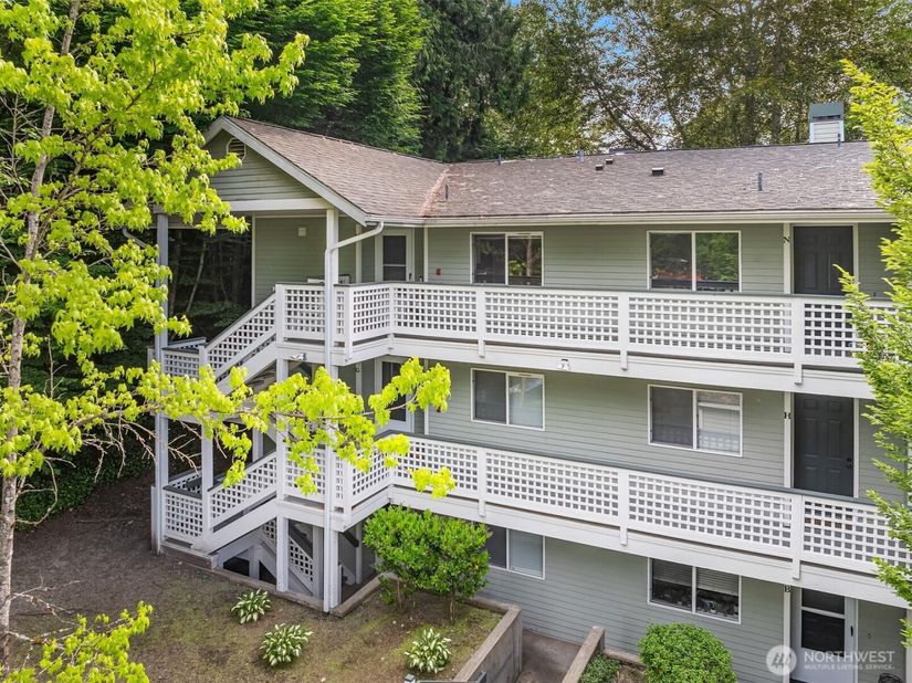 12323 NE 97th Street M, Kirkland WA 98033