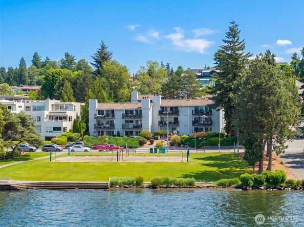 10110 NE 60th Street 101, Kirkland WA 98033