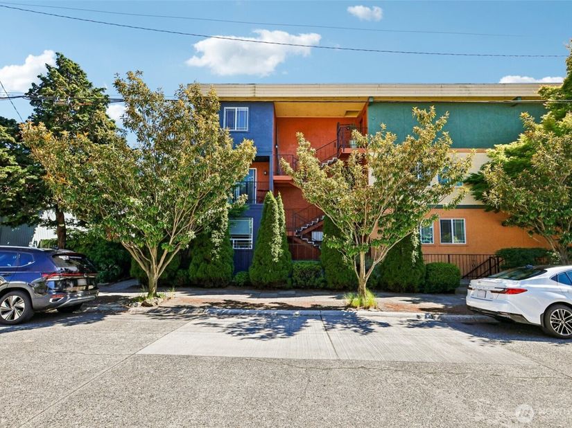 717 NW 70th Street 203, Seattle WA 98117
