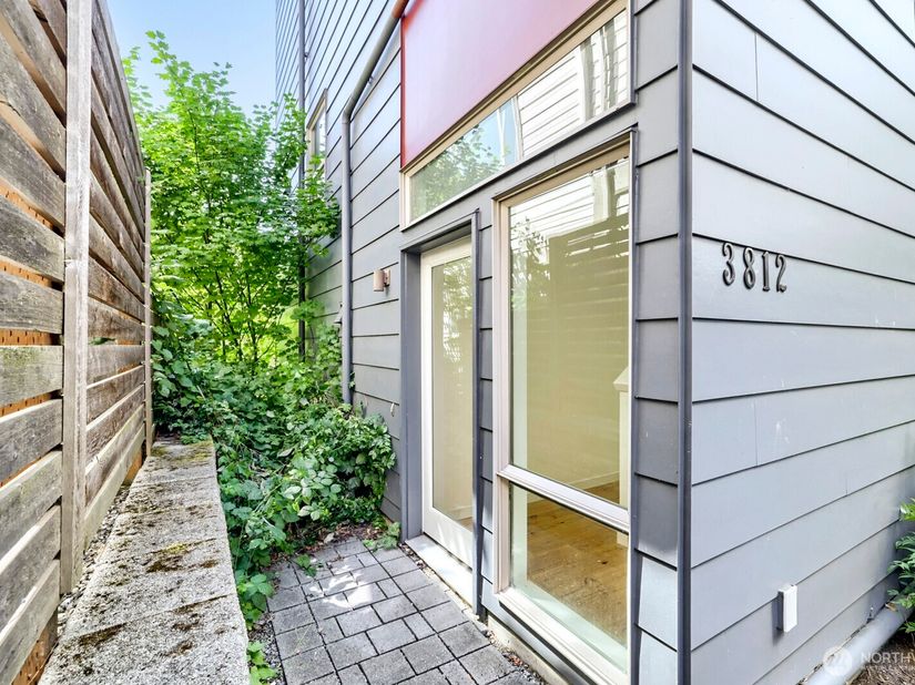 3812 Whitman Avenue N, Seattle WA 98103