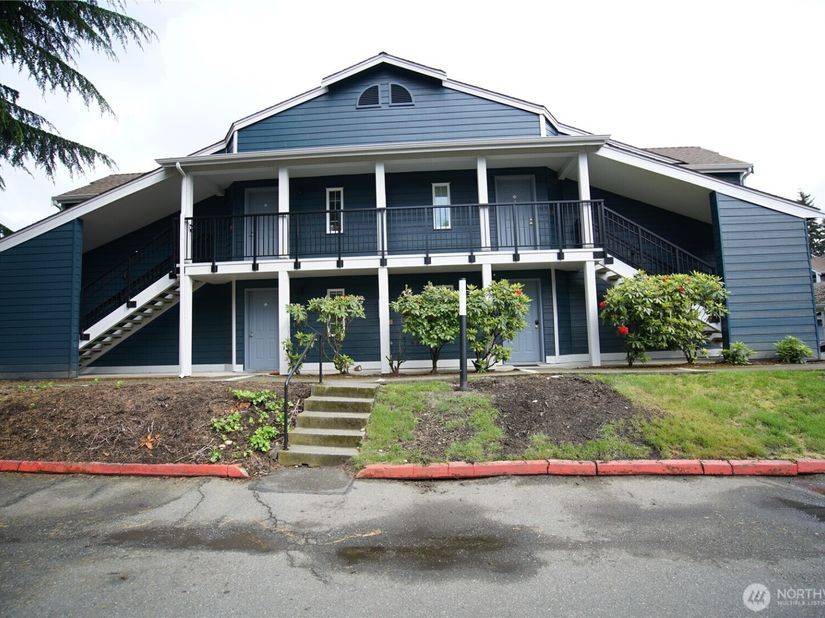 215 SW 100th Street B102, Everett WA 98201