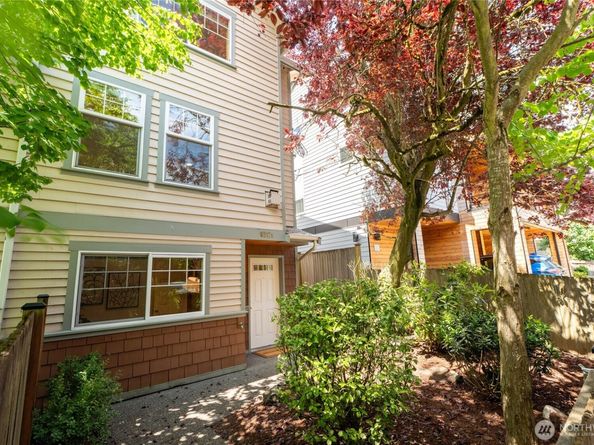 8517 B Stone Avenue N, Seattle WA 98103