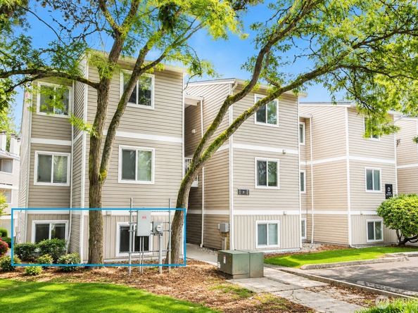12435 NE 131st Court D104, Kirkland WA 98034