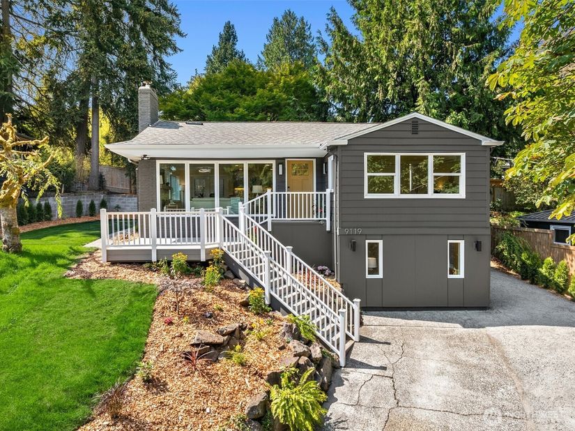 9119 17th Avenue NE, Seattle WA 98115