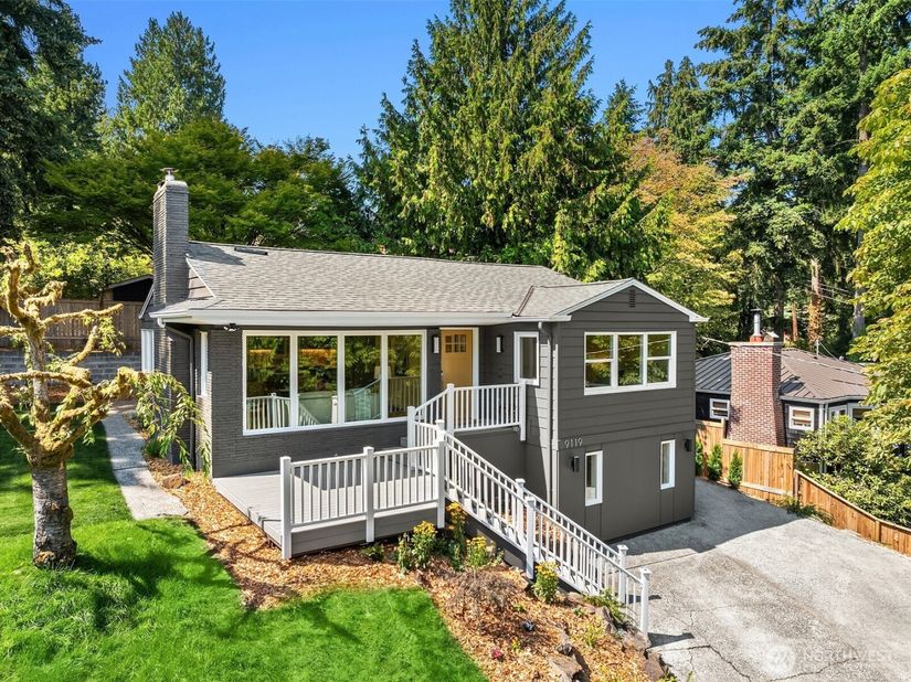 9119 17th Avenue NE, Seattle WA 98115