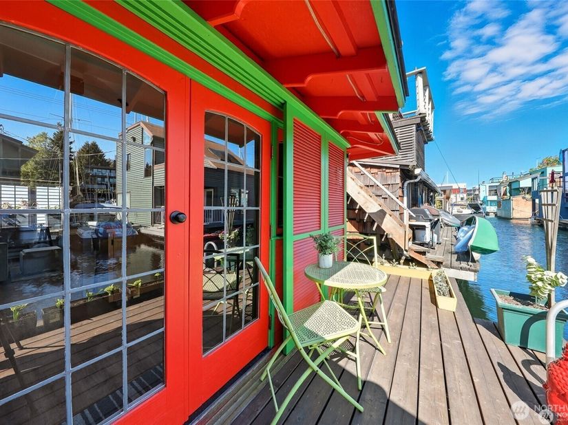 2727 Fairview Avenue E 18, Seattle WA 98102