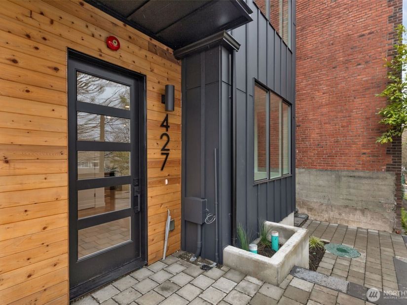 427 19th Avenue E, Seattle WA 98112
