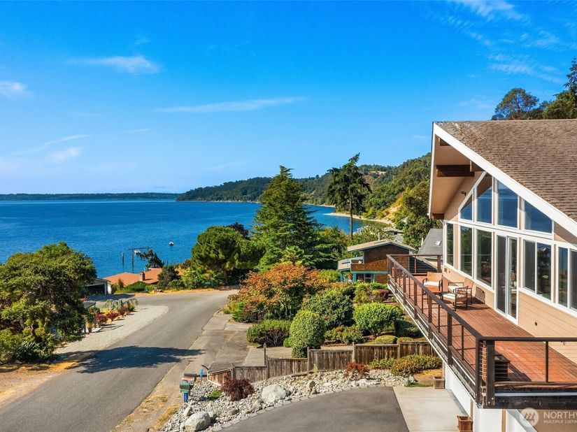 25931 75th Avenue SW, Vashon WA 98070