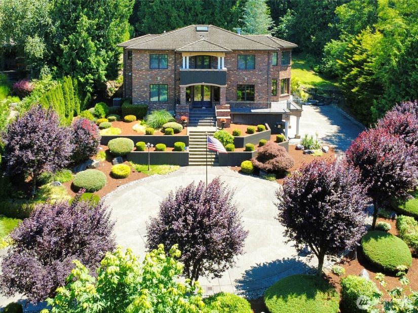 24282 SE 147th Place, Issaquah WA 98027