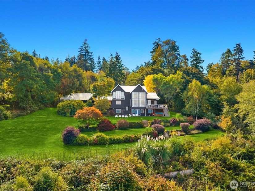 12020 SW Cedarhurst Road, Vashon WA 98070