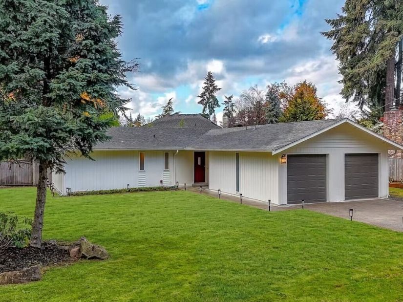 26331 Woodland Way S, Kent WA 98030