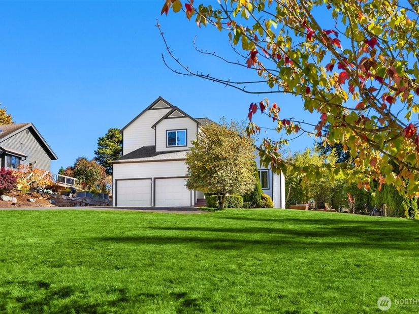 534 Azalea Avenue NE, Bainbridge Island WA 98110