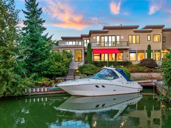 2 Crescent Key SE