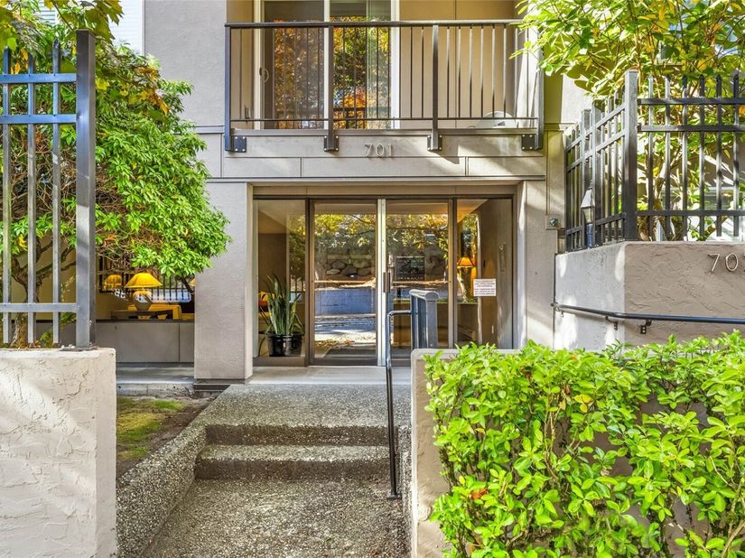 701 17th Avenue 105, Seattle WA 98122