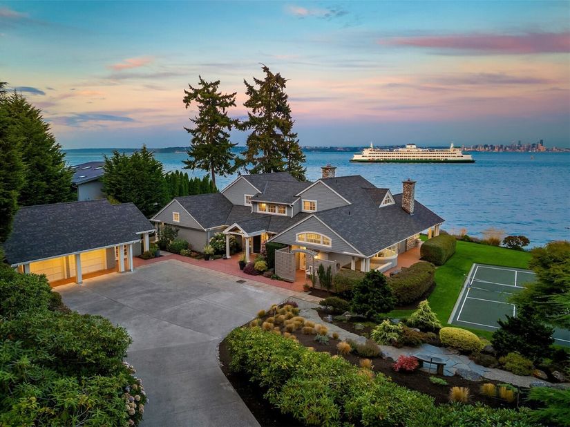5216 Rockaway Beach Road NE, Bainbridge Island WA 98110