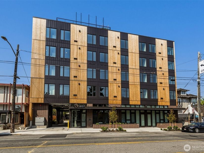 6109 Phinney Avenue N 407, Seattle WA 98103
