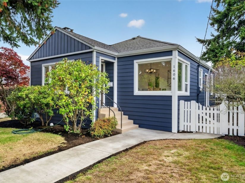 1606 42nd Avenue SW, Seattle WA 98116