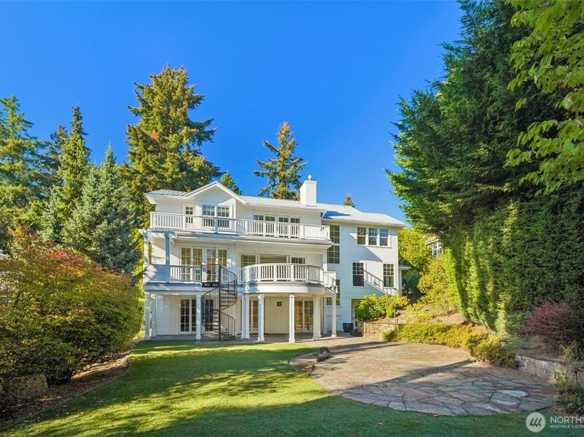 8975 NE 10th Street, Bellevue WA 98004