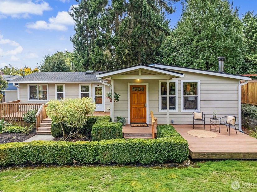 18043 Ashworth Avenue N, Shoreline WA 98133