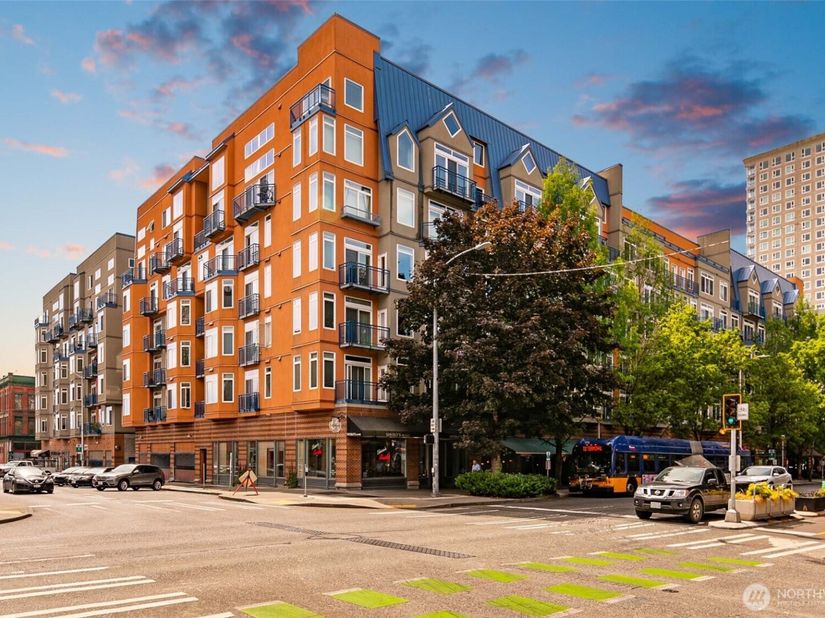 2415 2nd Avenue 427, Seattle WA 98121