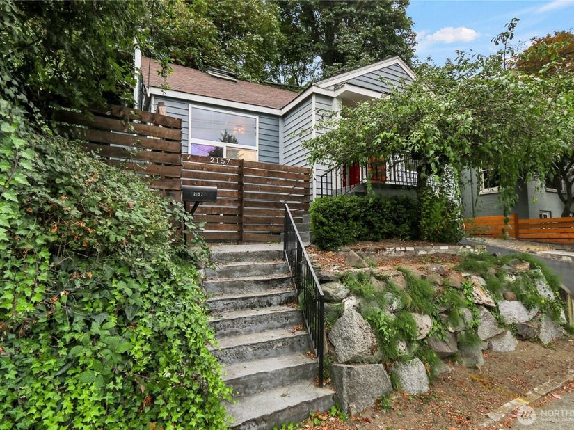 2157 Dexter Avenue N, Seattle WA 98109