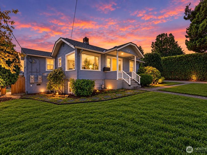 2907 2909 SW Cloverdale Street, Seattle WA 98126