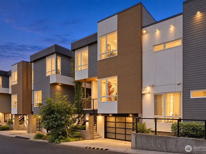 201 4th Court S 15, Kirkland WA 98033