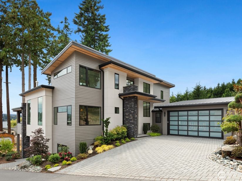 8333 NE Juanita Drive, Kirkland WA 98034