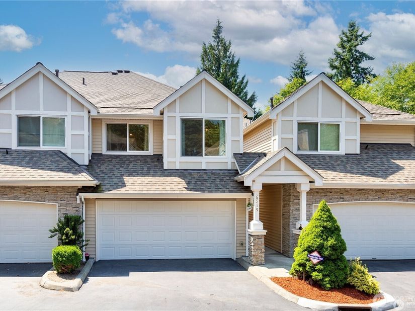 6519 SE Cougar Mountain Way, Bellevue WA 98006