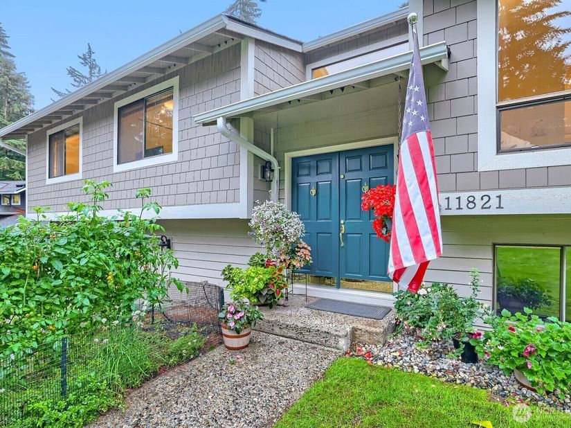 11821 NE 102nd Place, Kirkland WA 98033