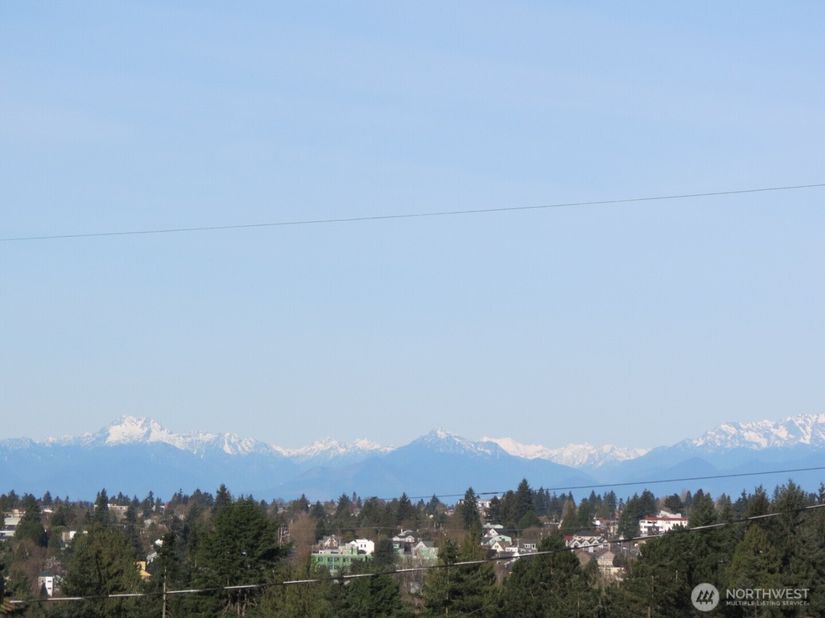 8218 2nd Avenue NE B, Seattle WA 98115