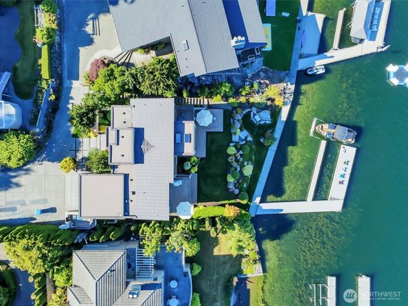 6922 96th Avenue SE, Mercer Island WA 98040