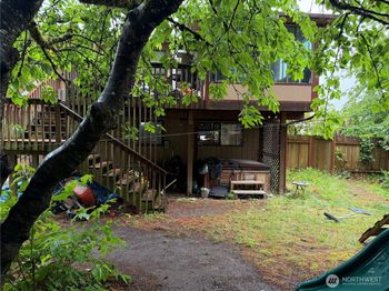 1520 NW Lakehill Circle