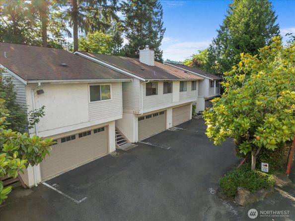 9916 NE 116th Street 202, Kirkland WA 98034