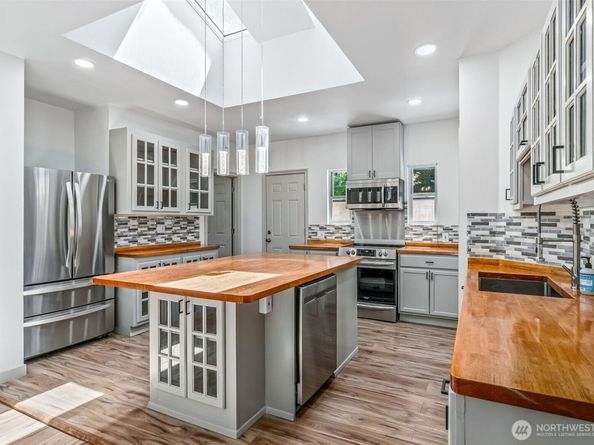 5830 115th Place NE, Kirkland WA 98033
