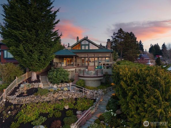 1121 Irene Place NE, Bainbridge Island WA 98110