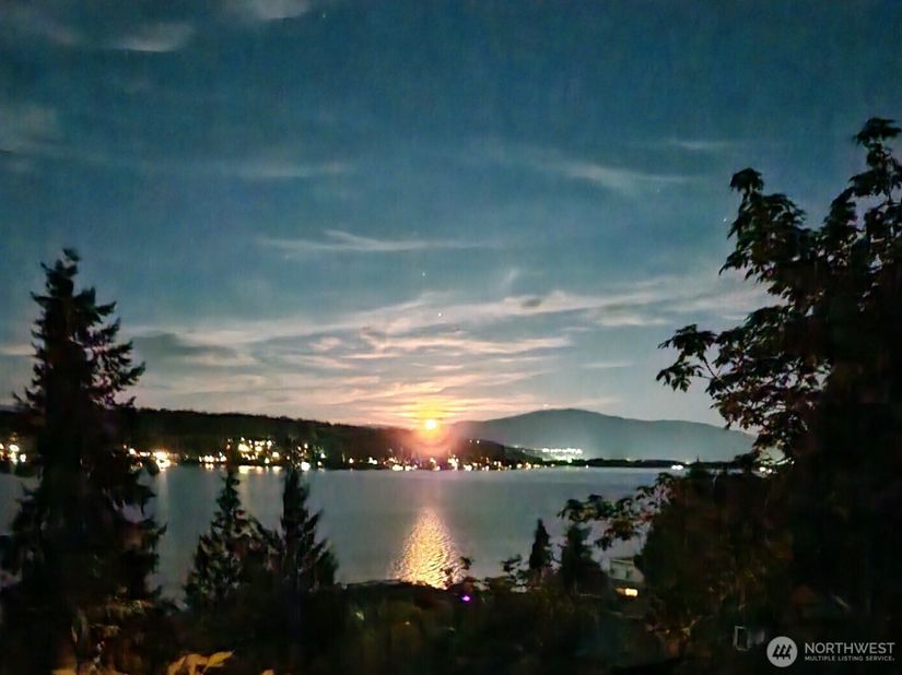 1120 W Lake Sammamish Parkway SE, Bellevue WA 98008