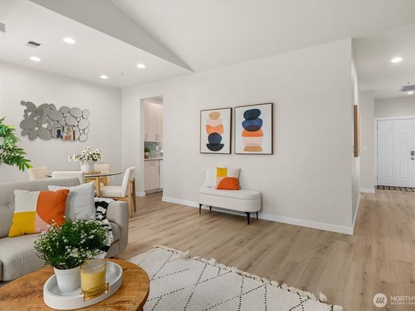 9728 178th Place NE 204, Redmond WA 98052