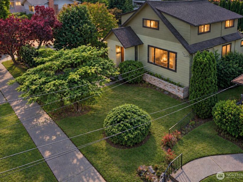 1921 41st Avenue SW, Seattle WA 98116