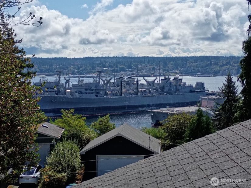 735 S Summit Avenue, Bremerton WA 98312