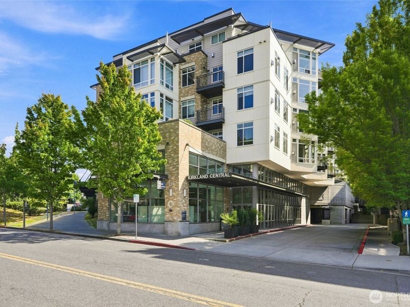 211 Kirkland Avenue 221, Kirkland WA 98033
