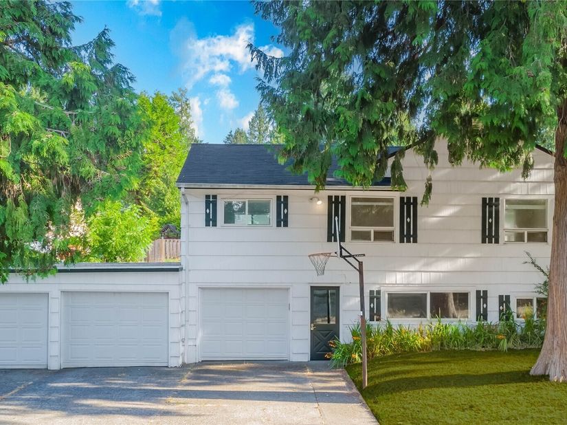13057 10th Avenue S, Seattle WA 98168