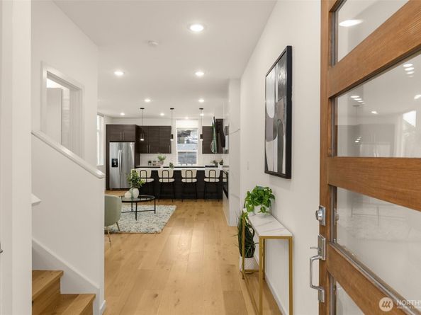 9248 17th Avenue SW A, Seattle WA 98106