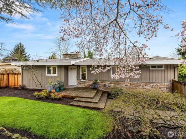 231 105th Avenue SE, Bellevue WA 98004
