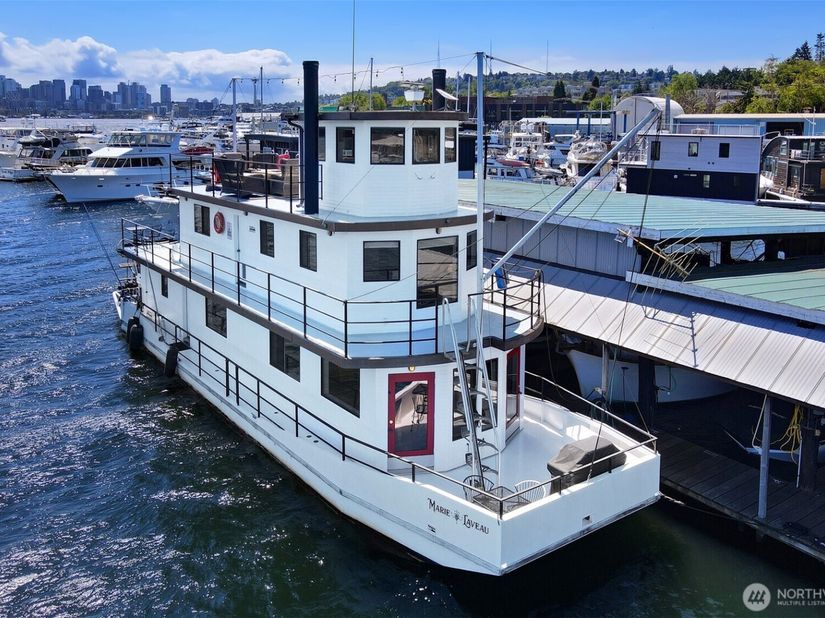2401 N Northlake Way B13, Seattle WA 98103
