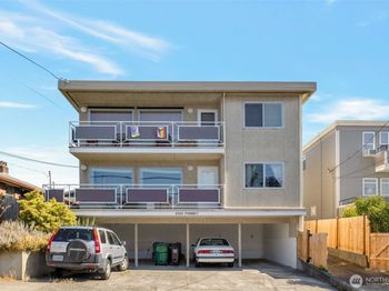 4324 Phinney Avenue N