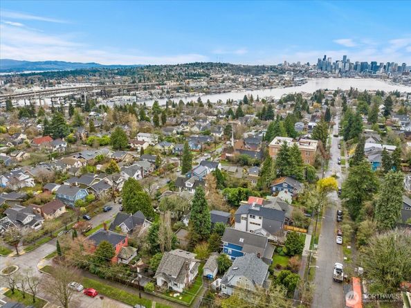 4222 Meridian Avenue N B, Seattle WA 98103