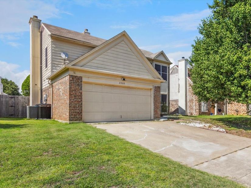 2528  Creekwood Lane , Fort Worth Texas 76123