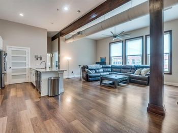 2502  Live Oak Street 